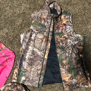 Under armor sleeveless jacket 20$